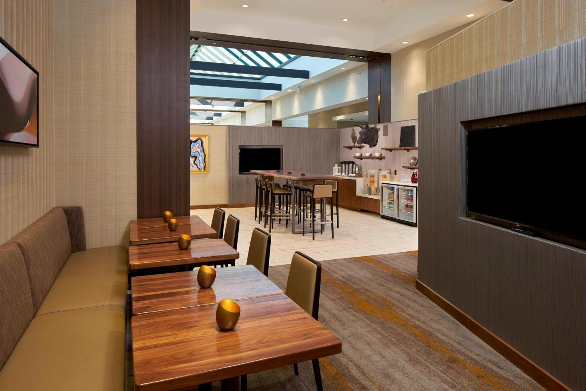 Marriott Center Hotel 4*